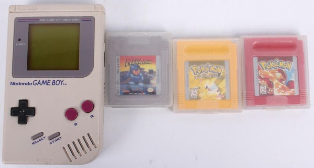 Lot 124255: ORIGINAL NINTENDO GAMEBOY, GAMES, AND CASE - 7