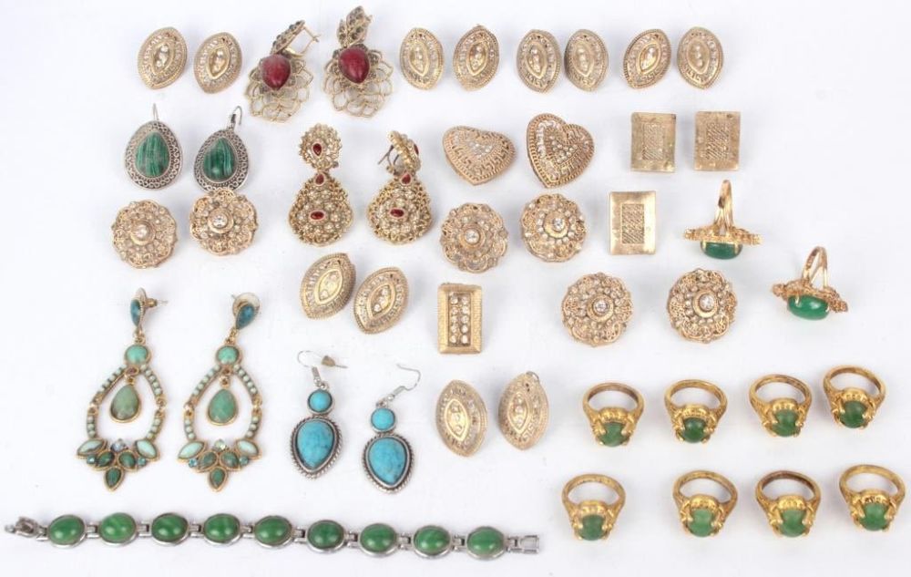 Lot 125165: CHINESE ANTIQUE LADIES JEWELRY W/ STONES - (28)