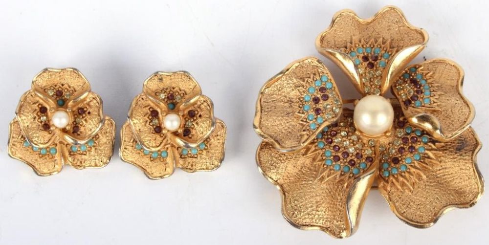 Lot 125166: HATTIE CARNEGIE MATCHING FLORAL BROOCH & EARRINGS