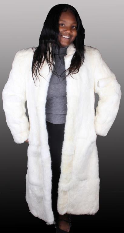 Lot 125327: VINTAGE WHITE REAL RABBIT FUR MEDIUM LADIES COAT