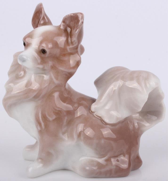 Lot 125335: LLADRO "SMALL DOG" #4749 PORCELAIN FIGURE