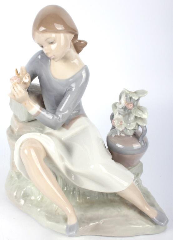 Lot 125336: RETIRED LLADRO "ROSALINDA" #4836 PORCELAIN FIGURE