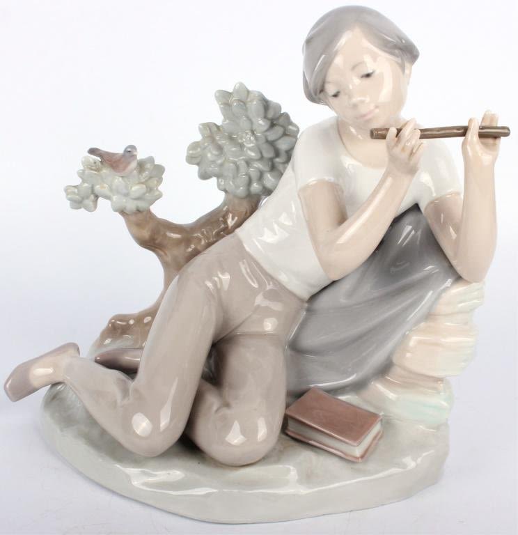 Lot 125338: LLADRO "STUDENT FLUTE PLAYER" #4837 FIGURE