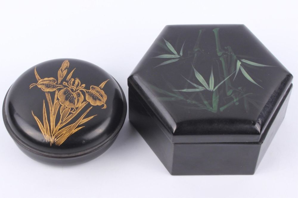 Lot 126187: VINTAGE JAPANESE LACQUER WOOD BOXES - LOT OF 2