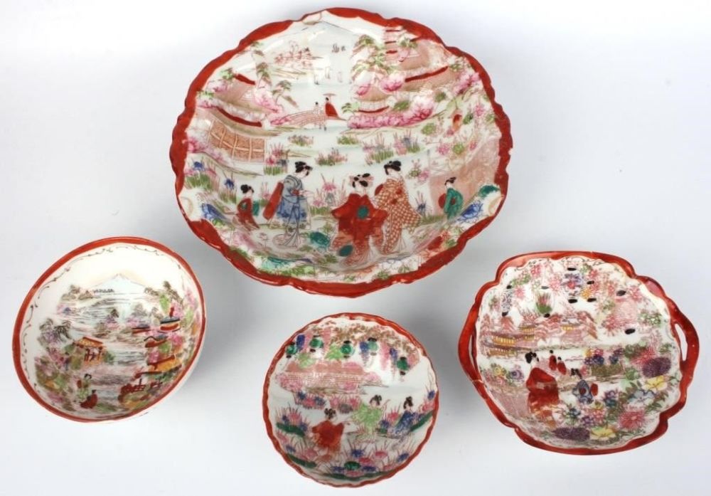 Lot 129180: JAPANESE ORNATE RED & WHITE PORCELAIN BOWLS - (4)
