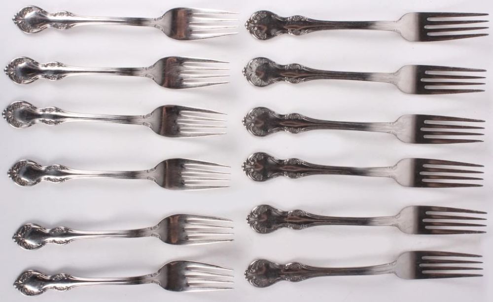 Lot 129195: 12 TOWLE STAINLESS STEEL FORKS