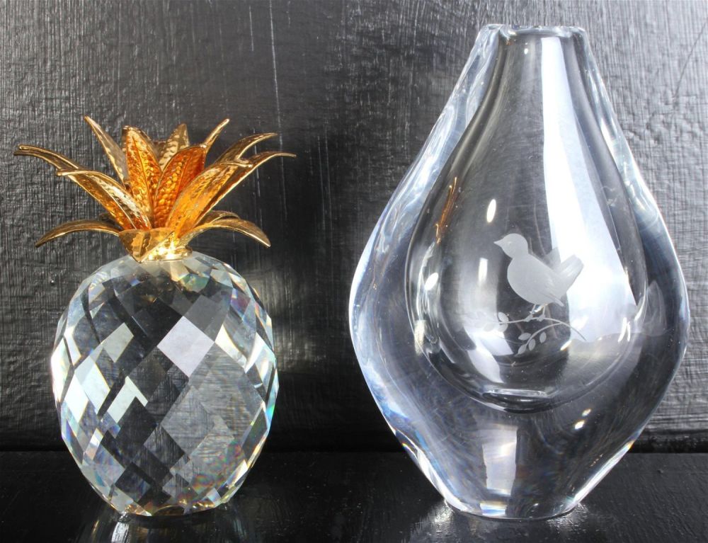 Lot 131190: SWAROVSKI PINEAPPLE & ORREFORS CRYSTAL - LOT OF 2