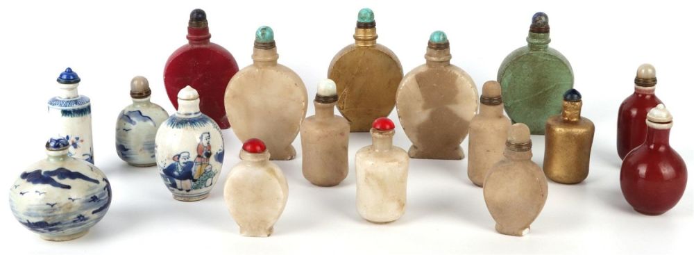 Lot 133183: CHINESE/ ASIAN SNUFF BOTTLES - LOT OF 17