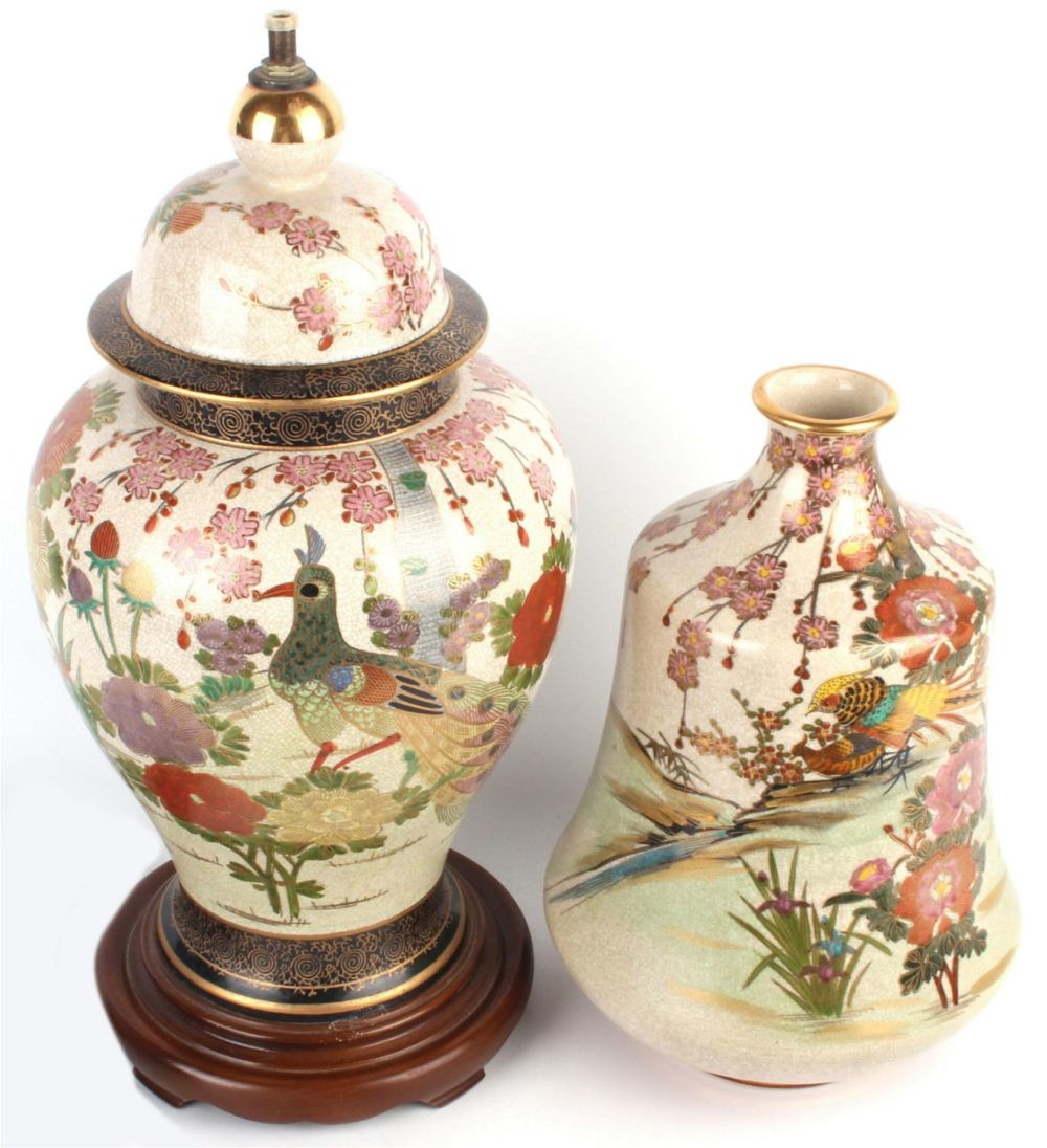 Lot 133192: JAPANESE KUTANI SATSUMA PORCELAIN VASE & LAMP