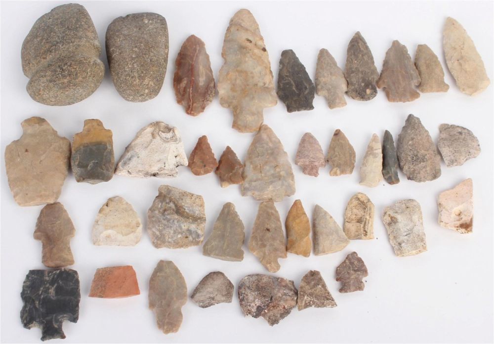 Lot 133210: ASSORTED NATIVE AMERICAN PALEO TOOLS - LOT OF 40