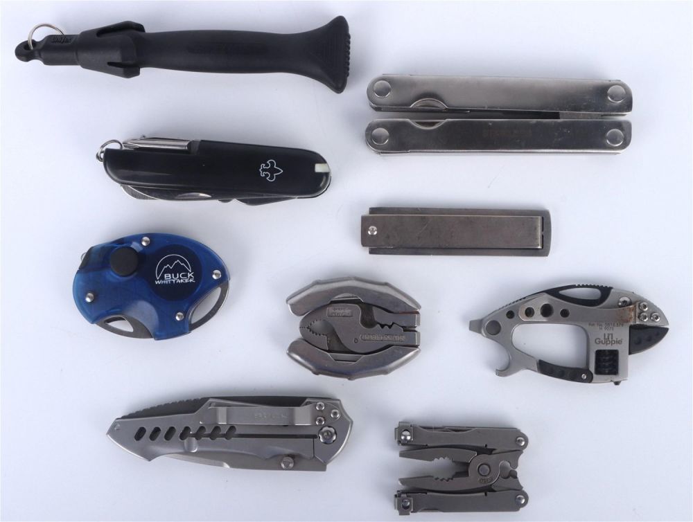 Lot 135180: VARIETY UTILITY KNIVES & TOOLS SMALL - LOT OF 9