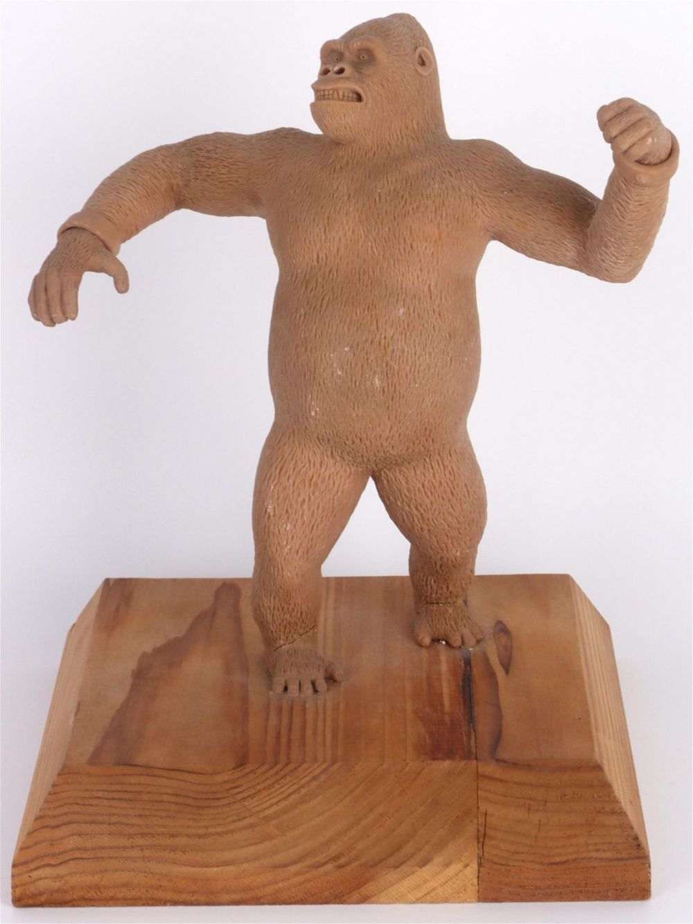 Lot 136159: UNIVERSAL STUDIOS KING KONG KONGFRONTATION MODEL