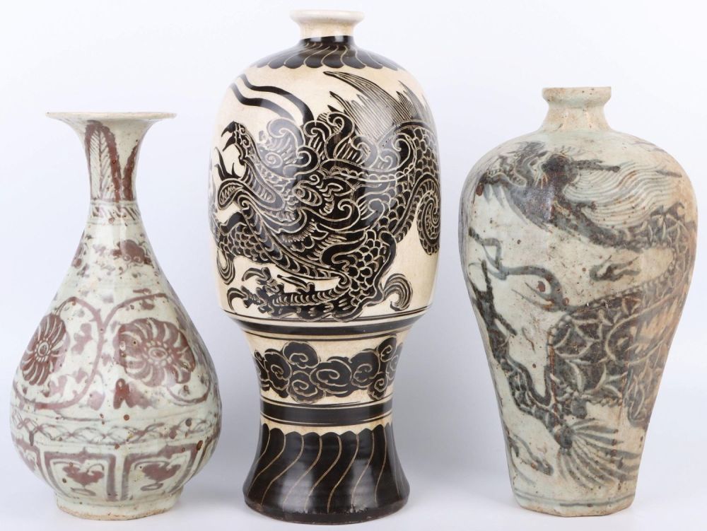 Lot 138176: CHINESE HAND-PAINTED PORCELAIN VASES - LOT OF 3