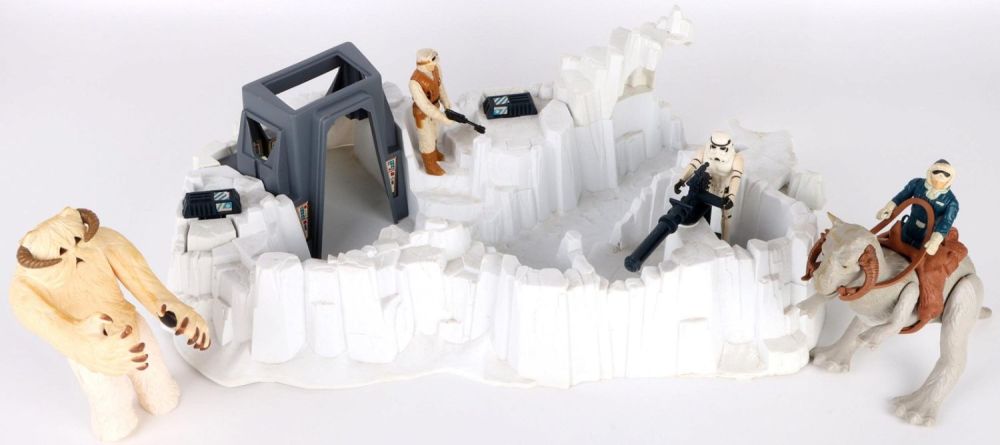 Lot 139184: STAR WARS HOTH IMPERIAL PLAYSET W/ WAMPA & MORE