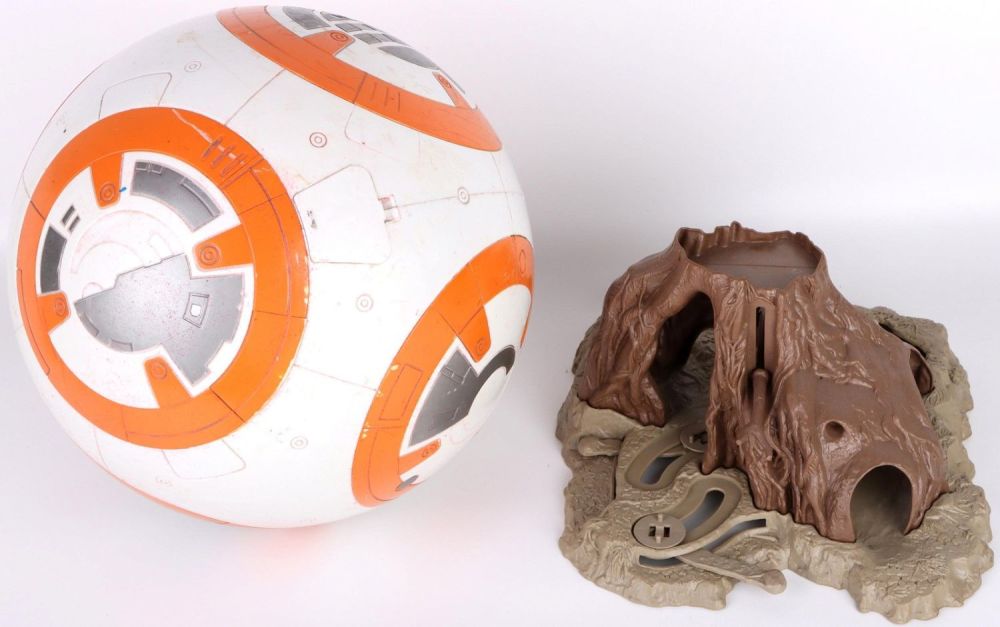 Lot 139190: 1981 STAR WARS DAGOBAH SET & SPIN MASTER BB8 BODY