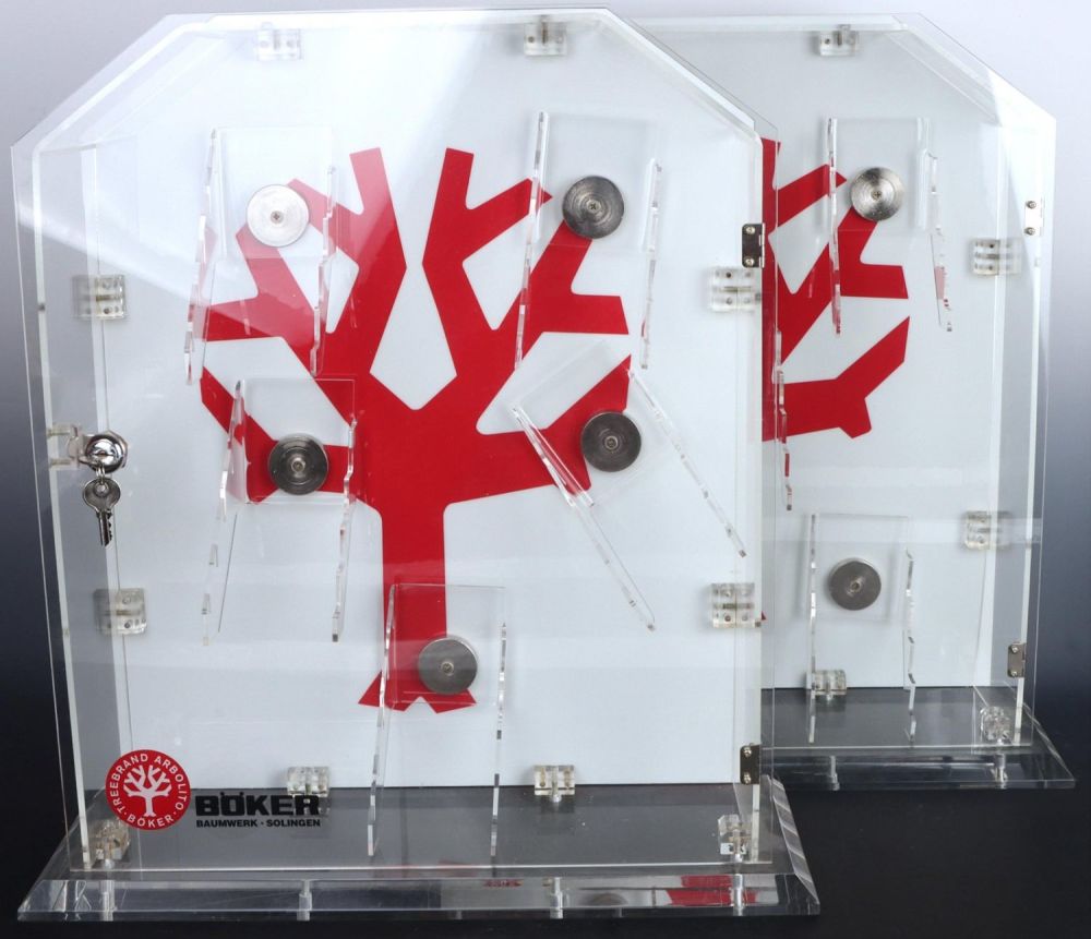 Lot 139199: BOKER TREE BRAND ACRYLIC KNIFE DISPLAY CASES