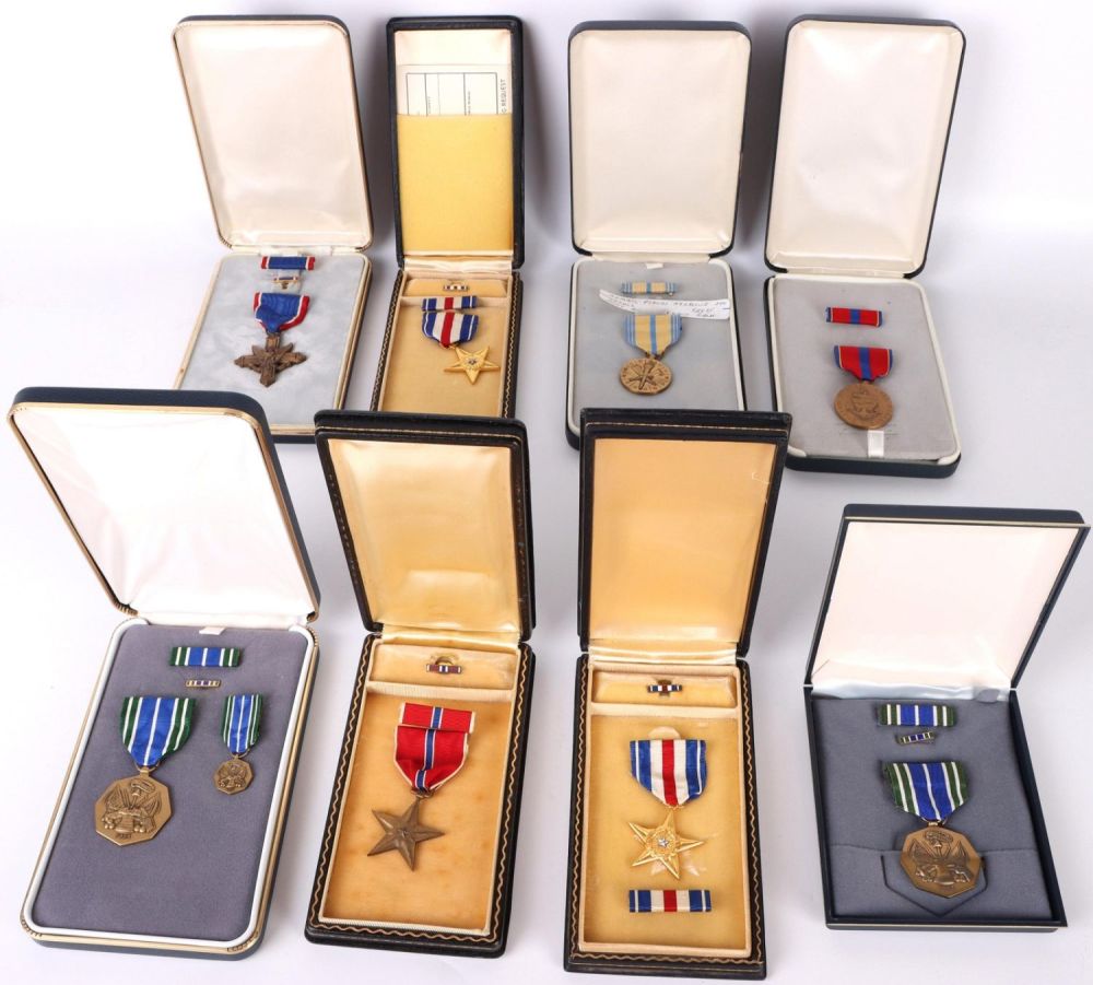 Lot 141174: UNITED STATES BRONZE STARS & MISC MILITARY MEDALS