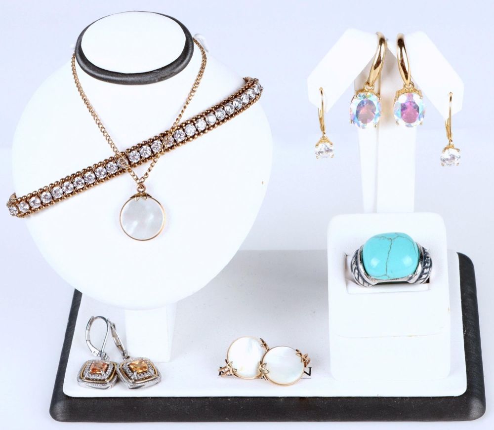 Lot 141181: VERY FINE STERLING SILVER LADIES JEWELRY (7)