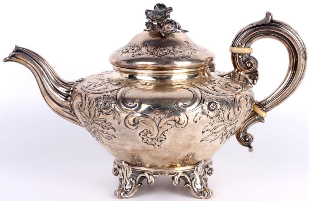 Lot 141197: 1841 ANTIQUE EDWARD & BARNARD STERLING TEAPOT