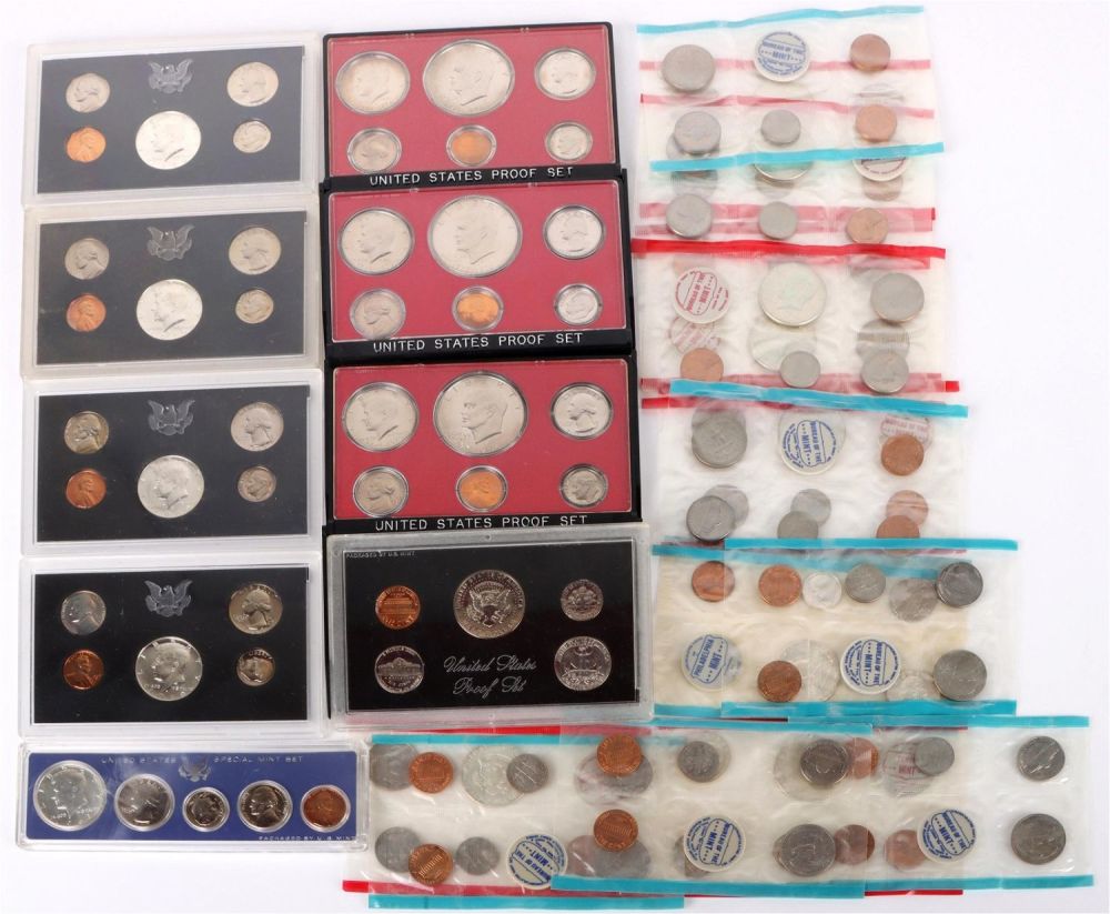 Lot 142189: USA COIN MINT & PROOF REGULAR AND HALF DOLLAR SETS