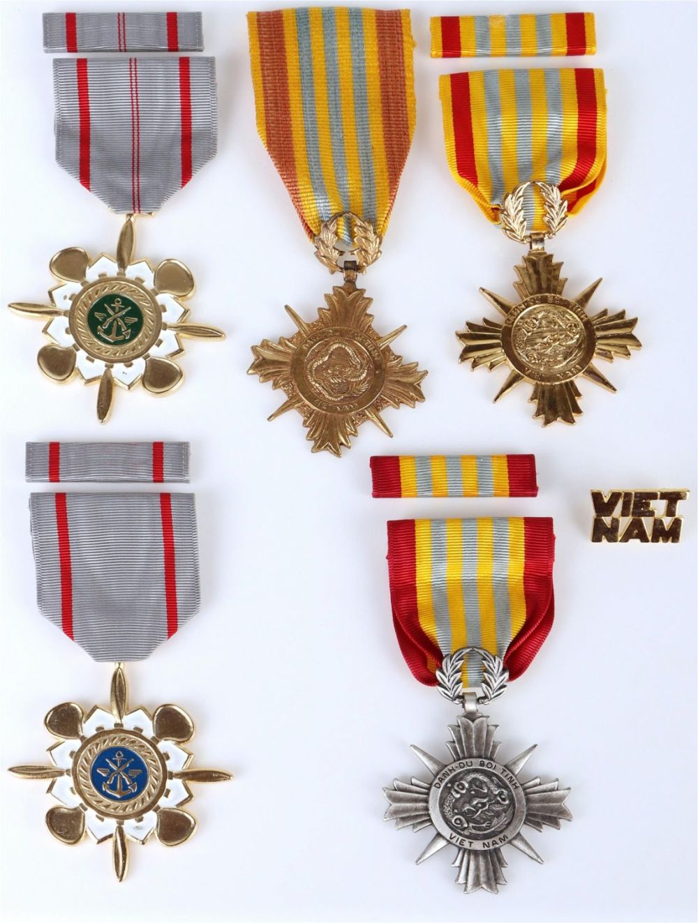 Lot 143168: VIETNAM WAR MILITARY DECORATION MEDALS (6)