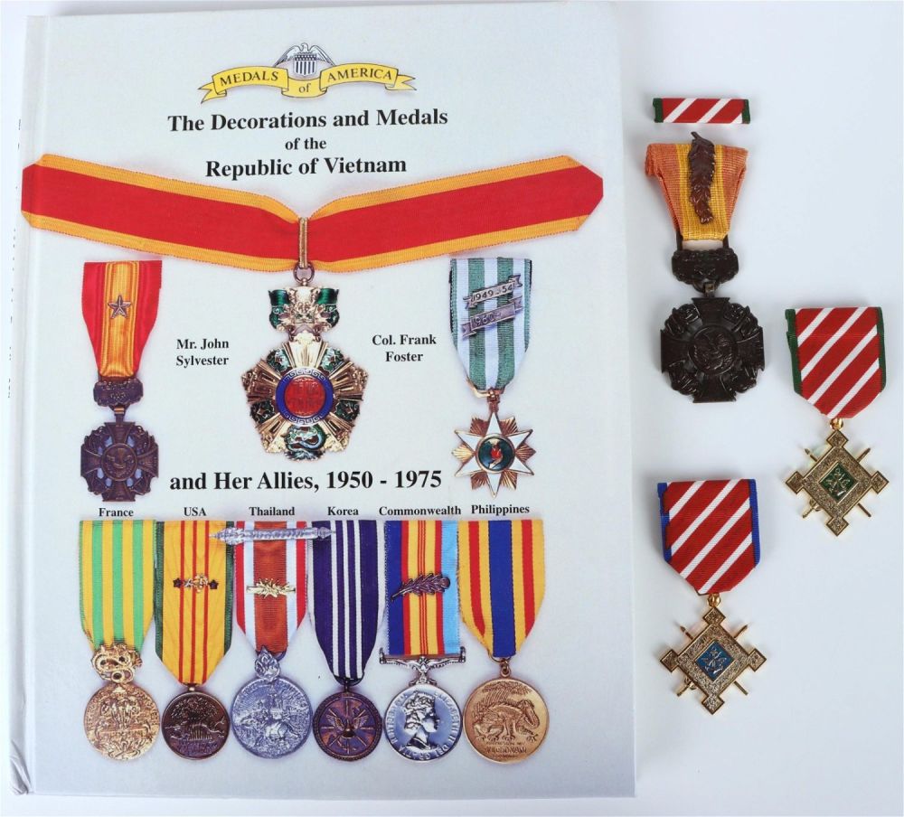 Lot 143172: VIETNAM WAR MILITARY DECORATION MEDALS & BOOK