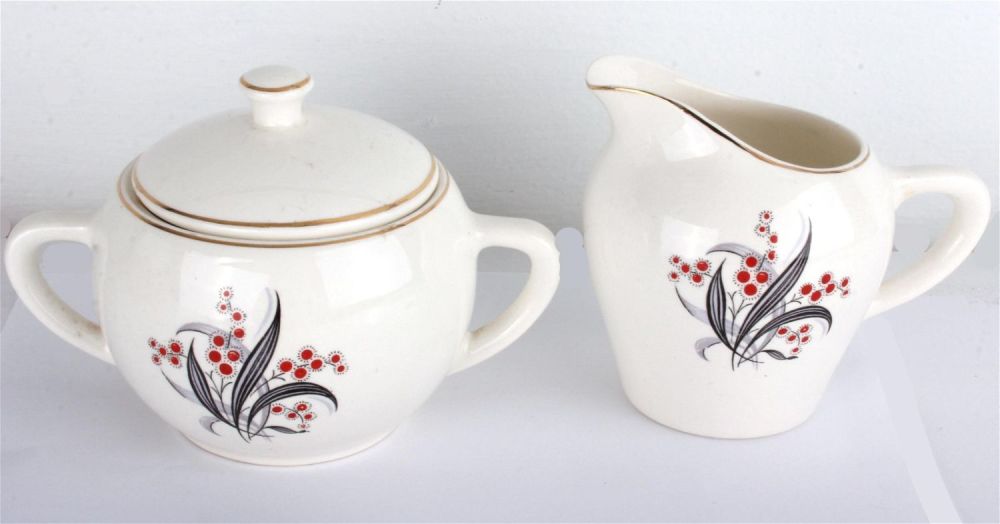 Lot 143192: WEDGWOOD FLORAL CREAMER AND SUGAR BOWL