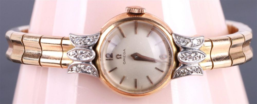 Lot 143205: 18K GOLD & DIAMOND OMEGA LADIES WRISTWATCH