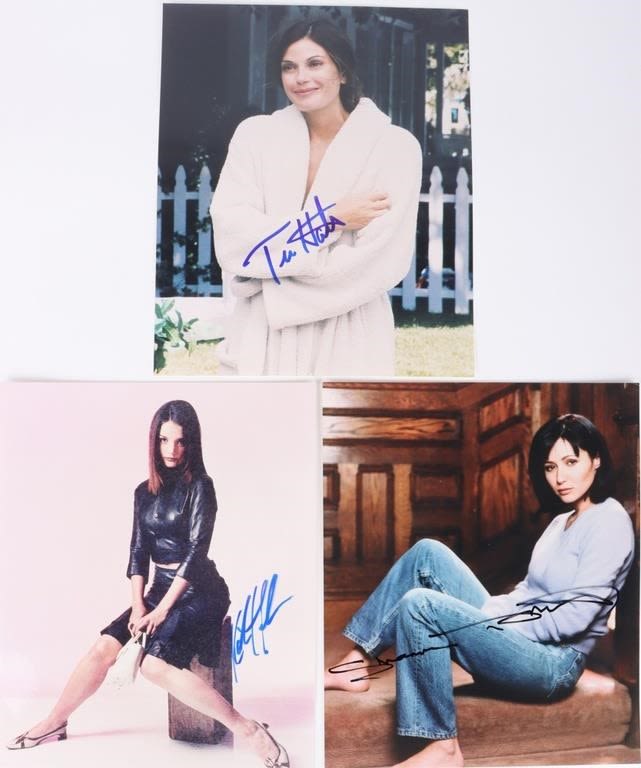Lot 144247: TERI HATCHER, KATIE HOLMES, S. DOHERTY AUTOGRAPHS
