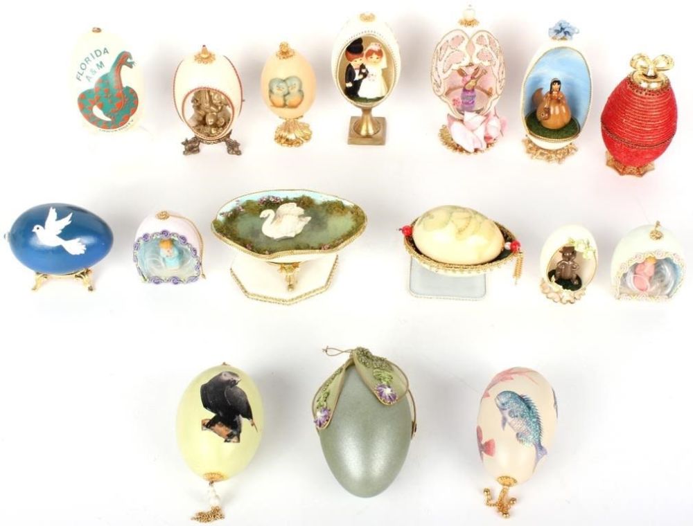 Lot 144265: DR. CARRIEMAE MARQUESS DECORATIVE EGG LARGE SET
