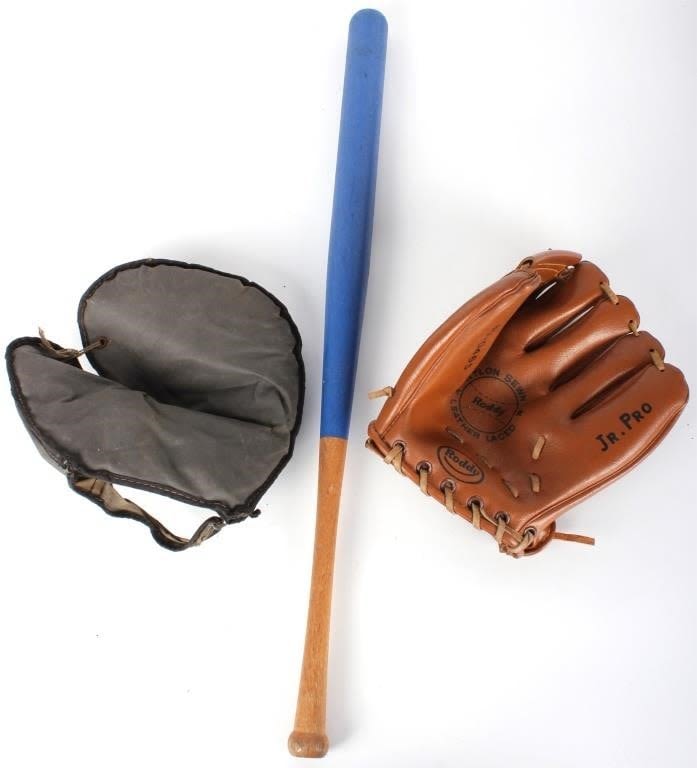 Lot 145210: 20TH CENTURY BASEBALL MEMORABILIA - LOT OF 3
