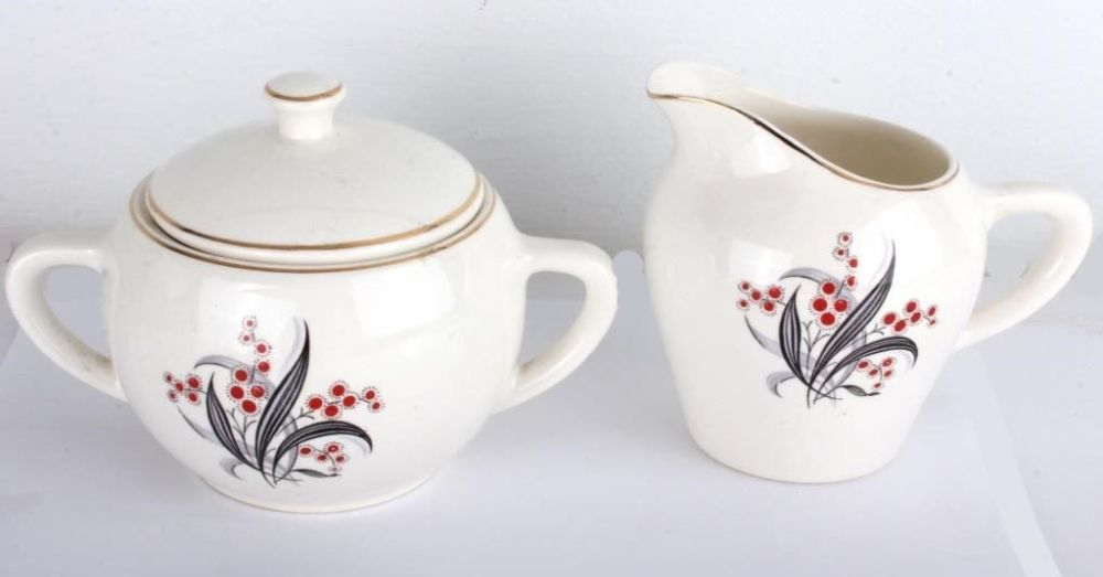Lot 145234: WEDGWOOD FLORAL CREAMER AND SUGAR BOWL
