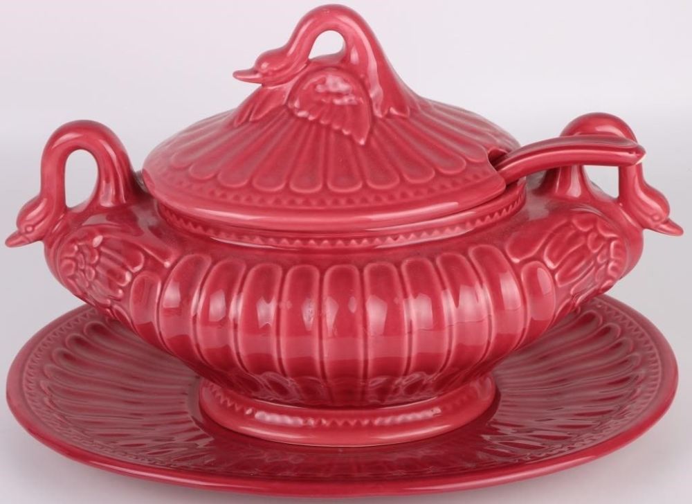 Lot 145243: VINTAGE PINK PORCELAIN SWAN PUNCH BOWL & PLATE