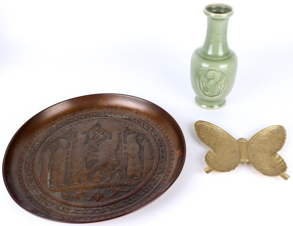 Lot 146222: VINTAGE ASAIN CAST PLATES & CELADON PORCELAIN VASE