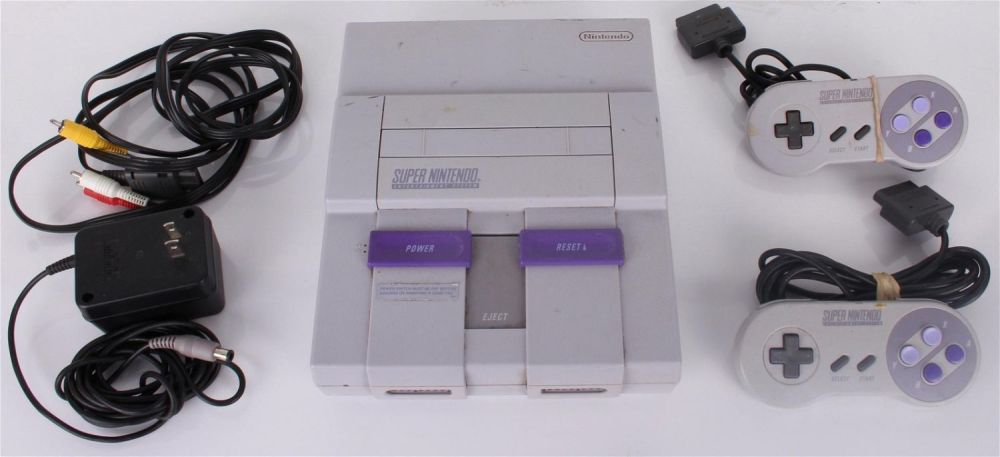 Lot 148206: SNES CONSOLE & 2 JOYPADS - LOT OF 3