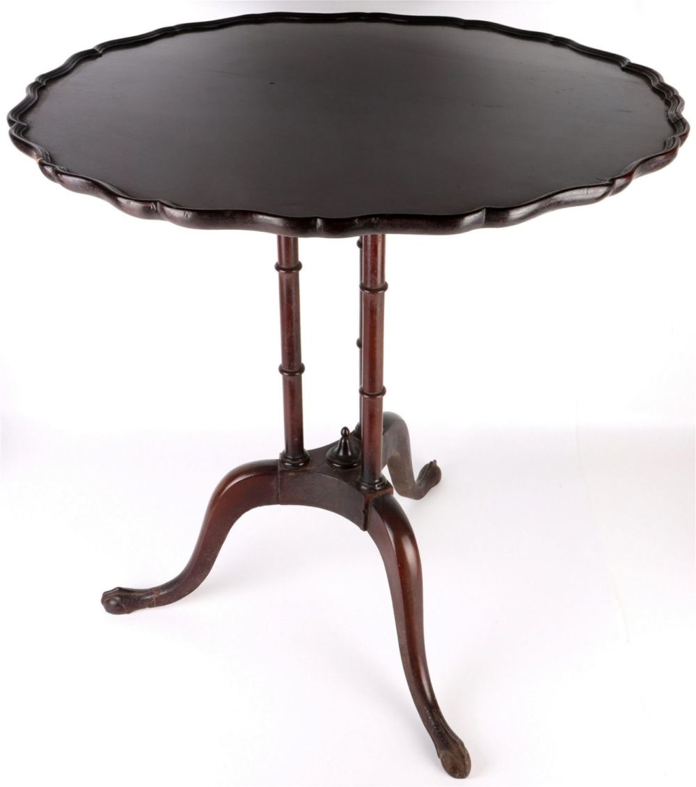 Lot 148210: ANTIQUE DARK REDWOOD CIRCLE THREE-LEGGED TABLE
