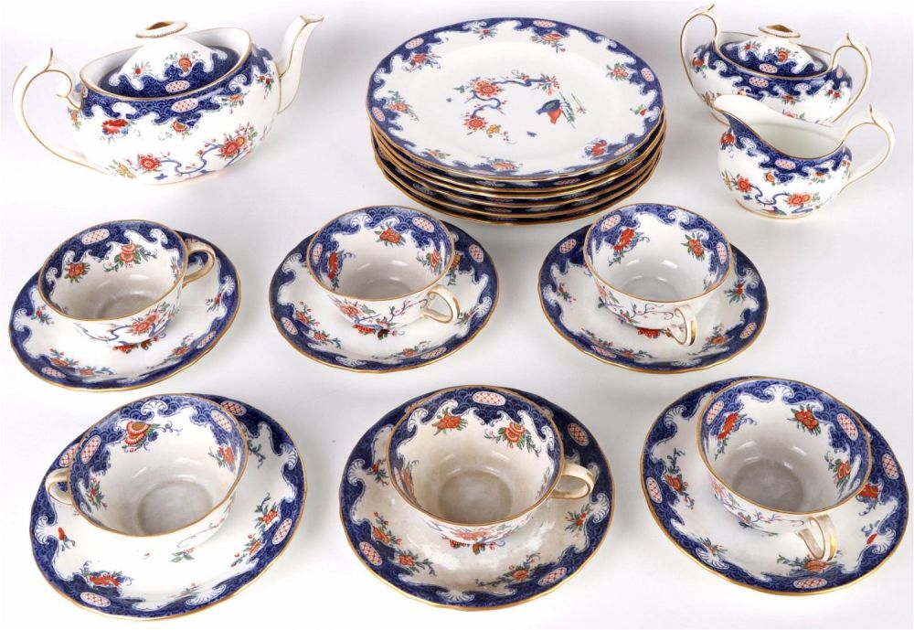 Lot 148226: ANTIQUE ROYAL CROWN DERBY BLUE & RED TEA SET