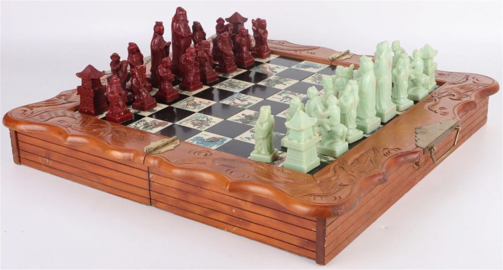Lot 148240: VINTAGE JAPANESE ENGRAVED FOLDABLE CHESS SET