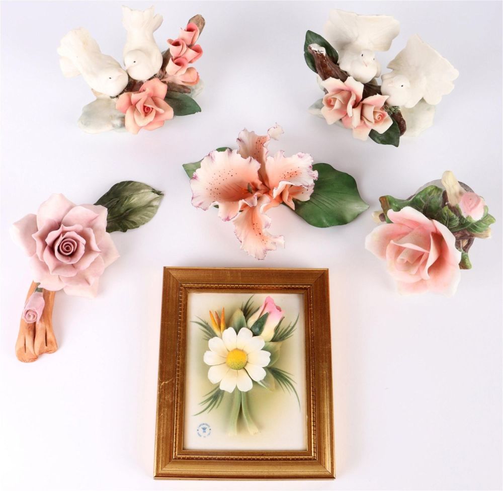 Lot 149174: ITALIAN CAPODIMONTE PORCELAIN FLORAL SCULPTURES