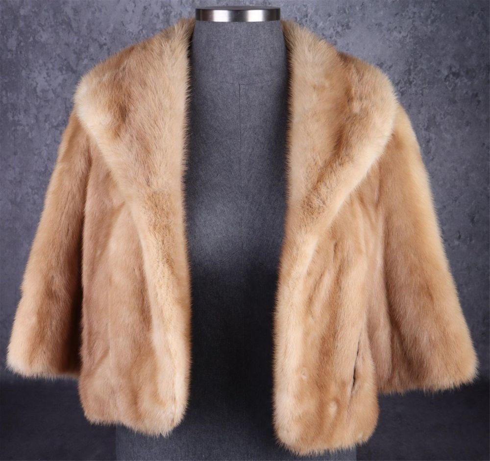 Lot 149190: GENUINE WHITE MINK LADIES FUR COAT