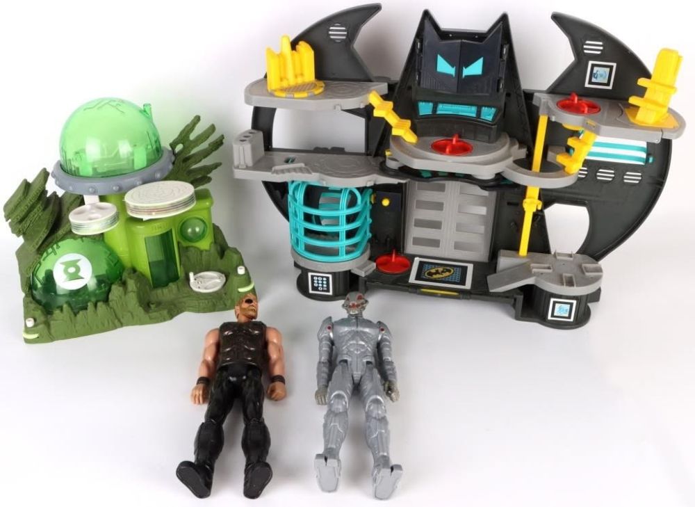 Lot 150211A: COLLECTIBLE CHILDREN'S DC & MARVEL TOYS - LOT OF 4