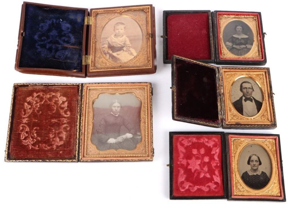 Lot 152254: ANTIQUE VICORIAN WOODEN FOLDING POCKET FRAMES