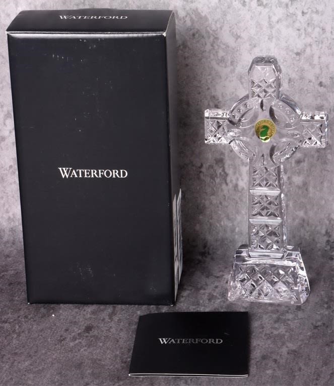 Lot 154166: WATERFORD CRYSTAL 8" CELTIC KNOT CROSS