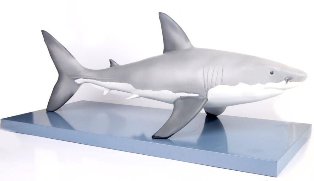 Lot 154176: LLADRO PORCELAIN WHITE SHARK FIGURE 01008470
