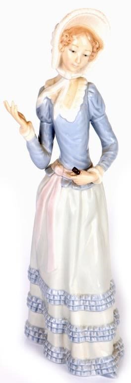 Lot 154177: LLADRO #4879 DAMITA ARANJEZ PORCELAIN FIGURE