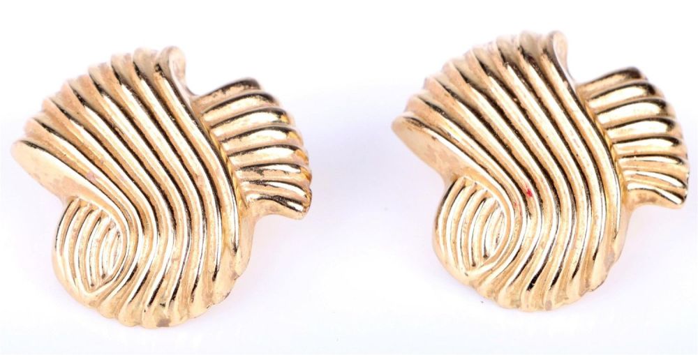 Lot 156154: 14K YELLOW GOLD KNOT LADIES EARRINGS