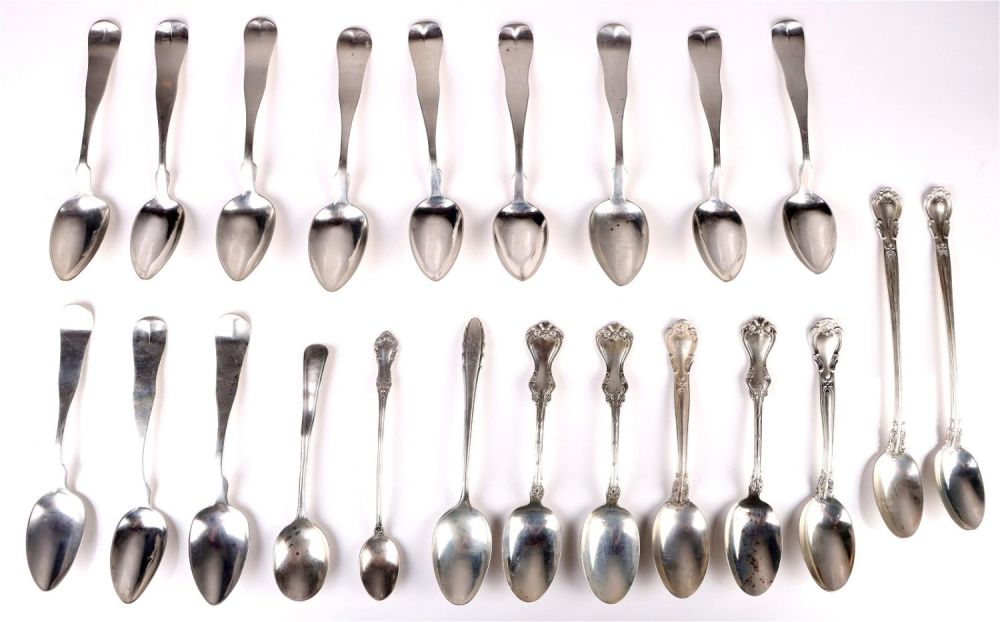 Lot 156254: VINTAGE SOLID STERLING SILVER SPOONS - LOT OF 22