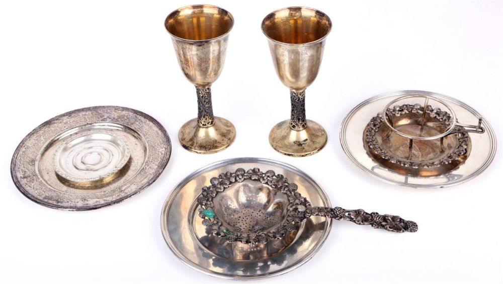 Lot 156260: VINTAGE SOLID STERLING & 800 SILVER TABLEWARE