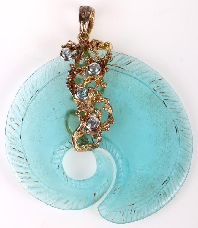 Lot 157191: VERMEIL SA HUYUH GLASS SAPPHIRE REPLICA PENDANT