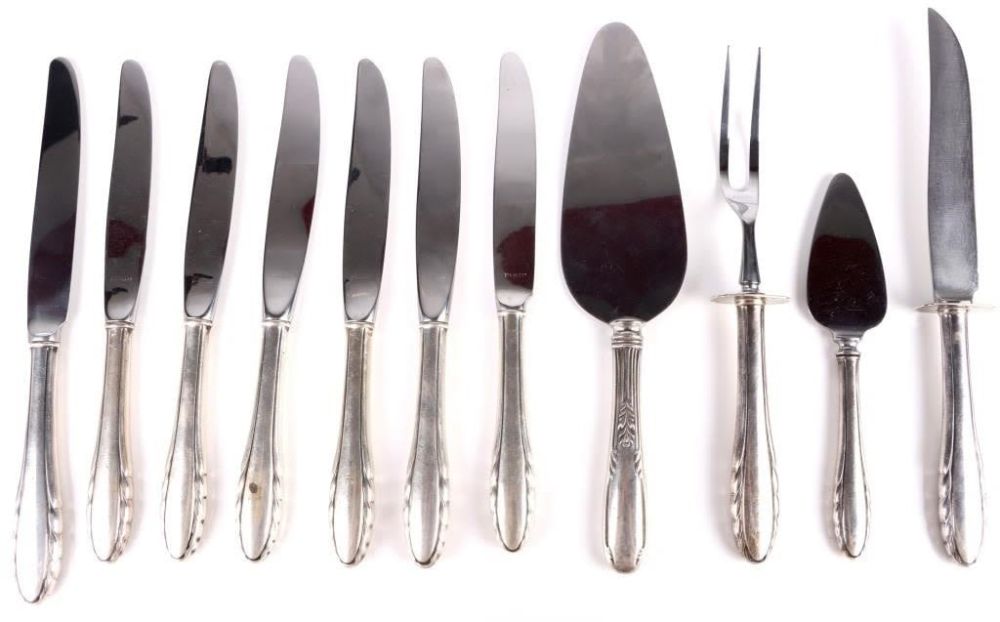 Lot 157203: STERLING SILVER KNIVES & SERVING PIECES (15)